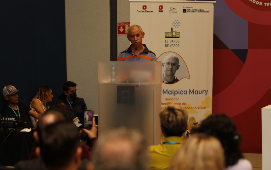 Antonio Malpica recibe el premio El Barco de Vapor 2023